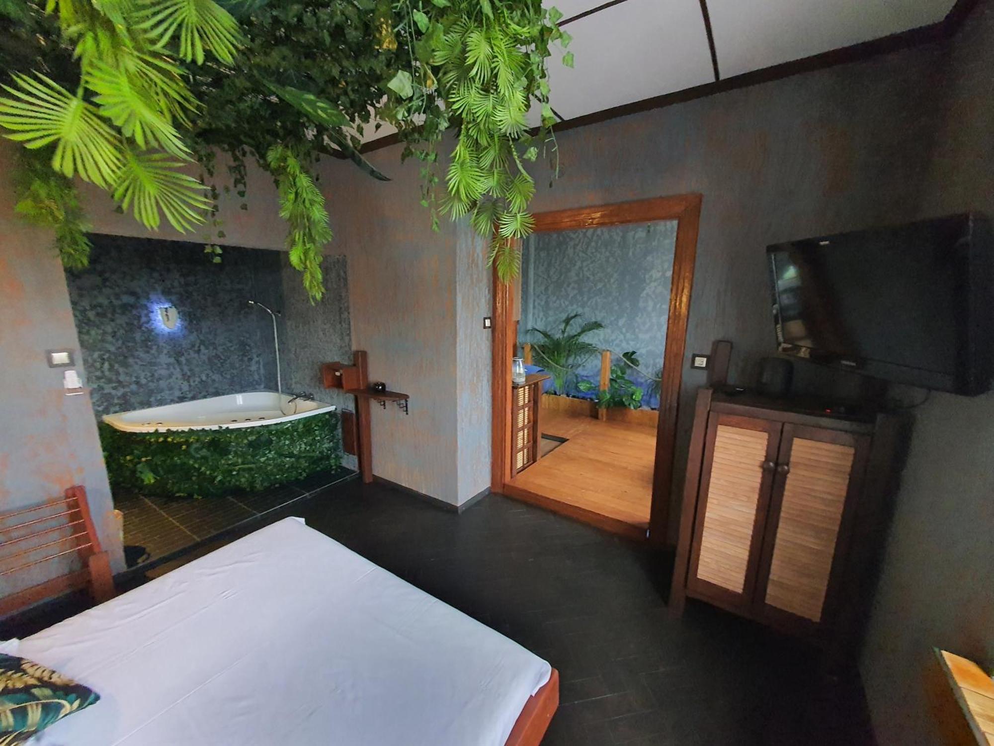 Apartment Tropicana Jacuzzi Krakau